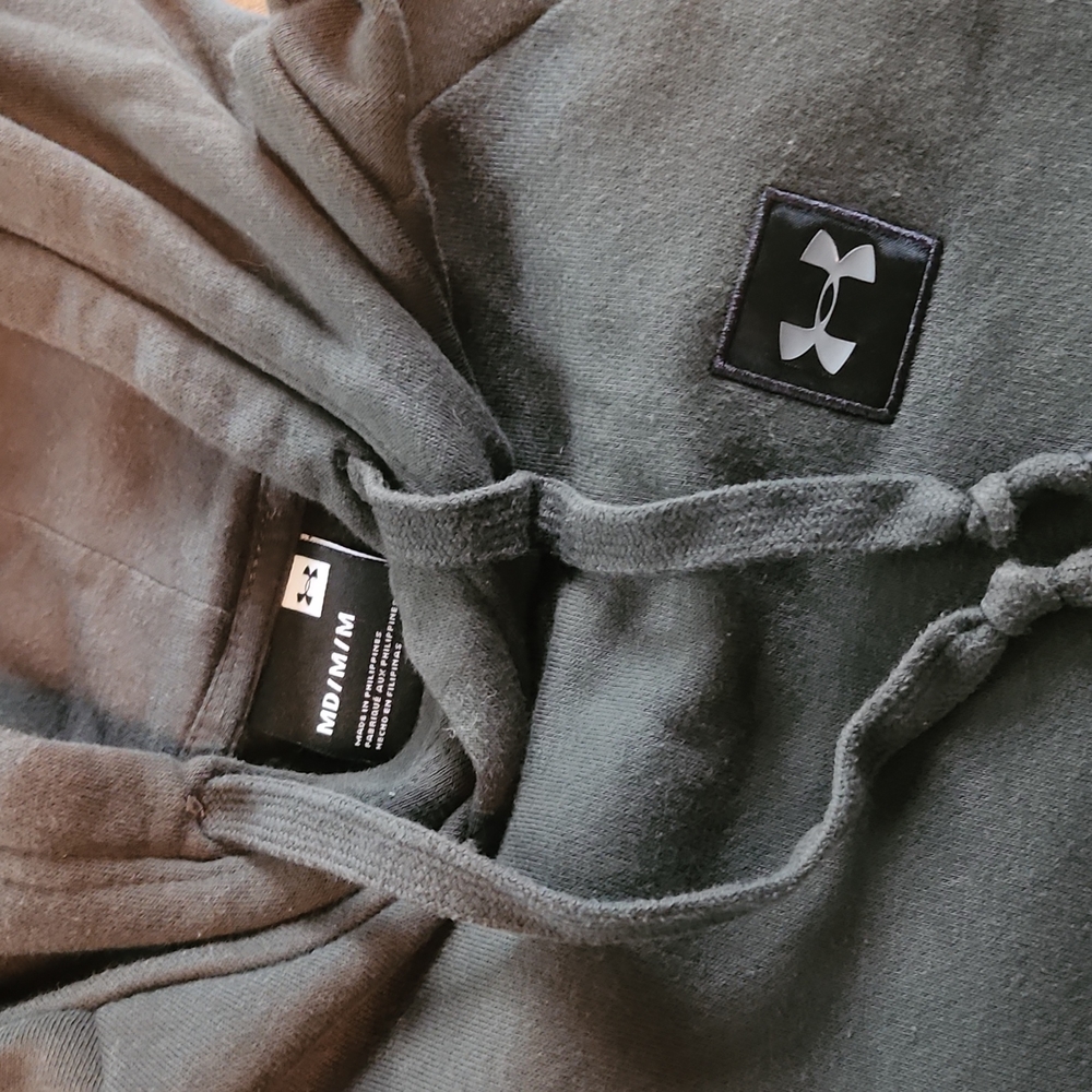 Under Armour hunter Green hoodie